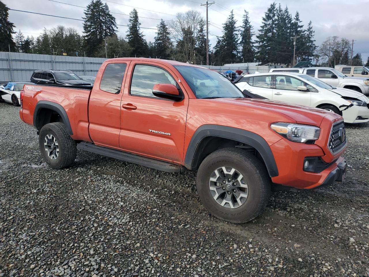 VIN 5TFSZ5AN1JX138144 2018 TOYOTA TACOMA no.4