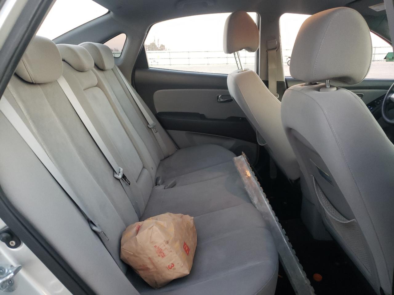 2010 Hyundai Elantra - Image 11