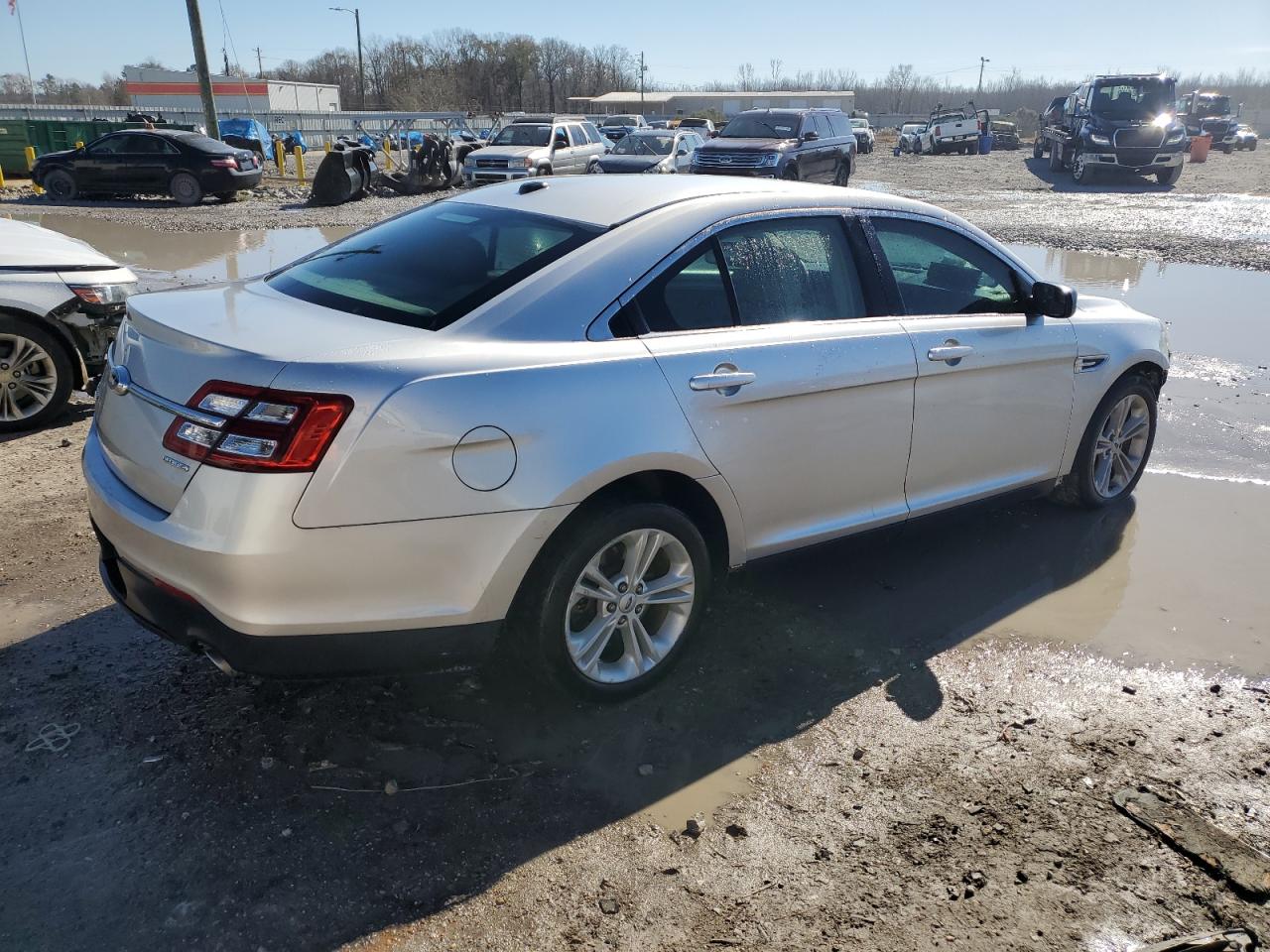 2015 Ford Taurus - Image 3