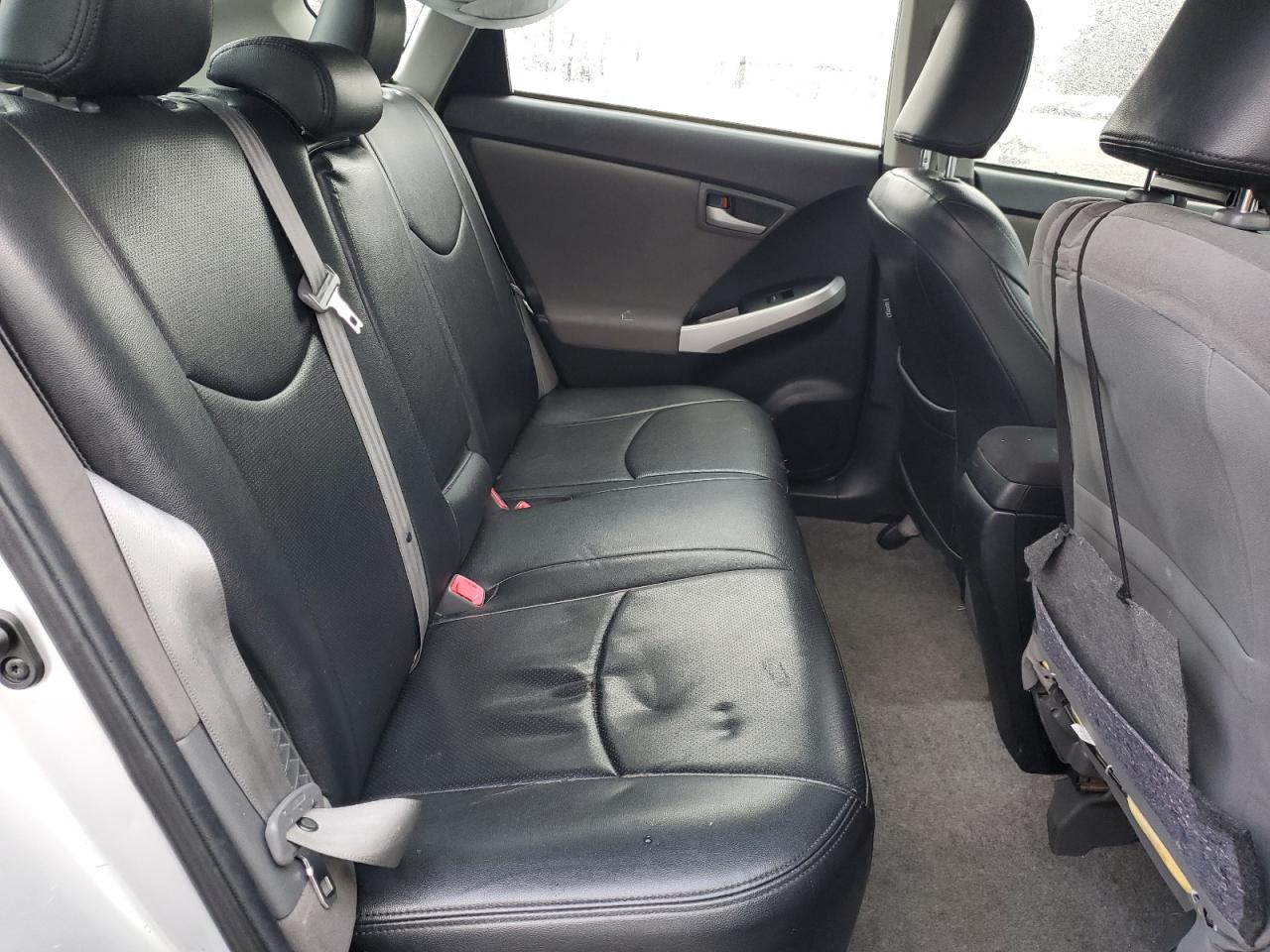 2014 Toyota Prius - Image 11