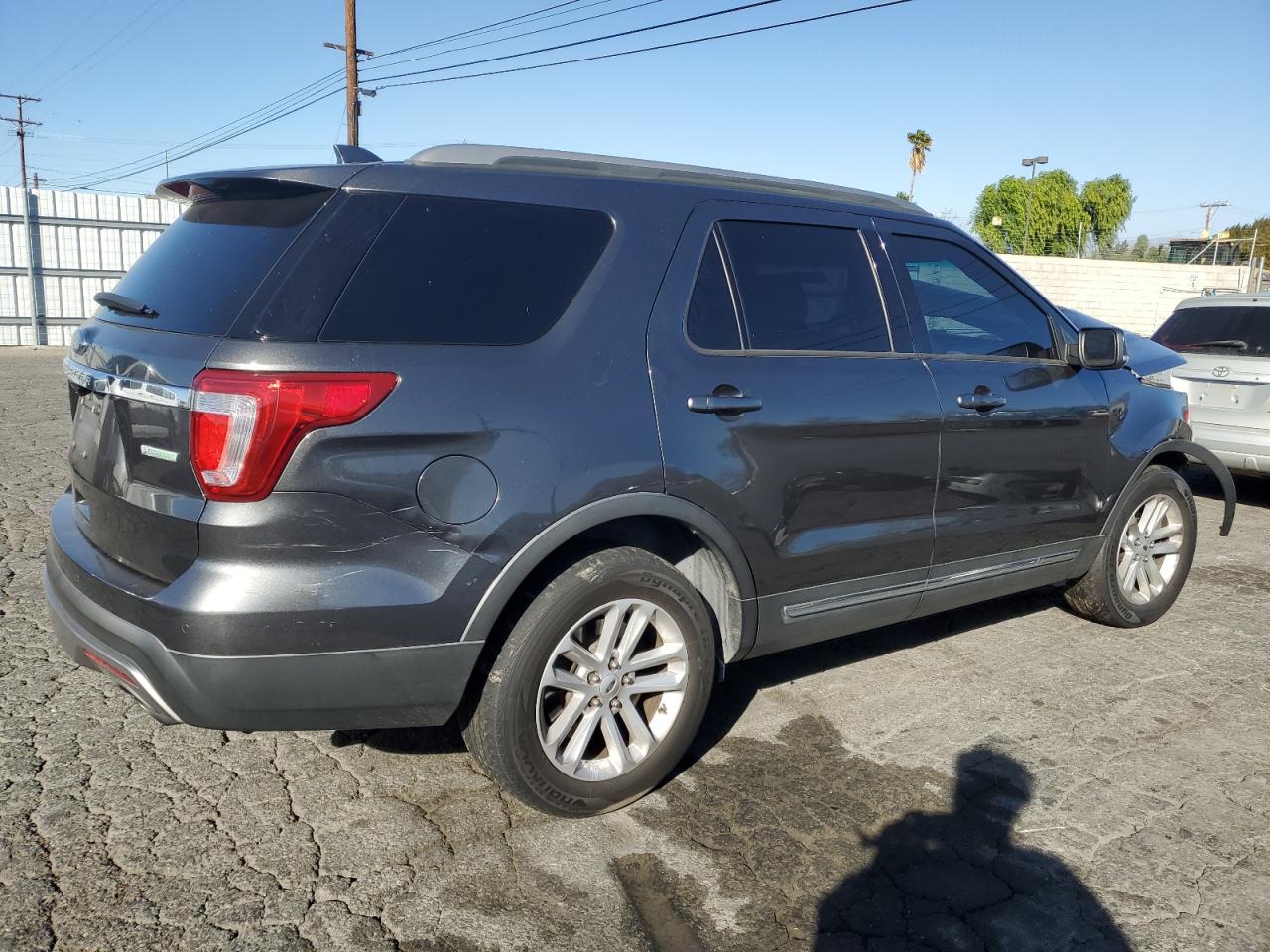 2017 Ford Explorer - Image 3