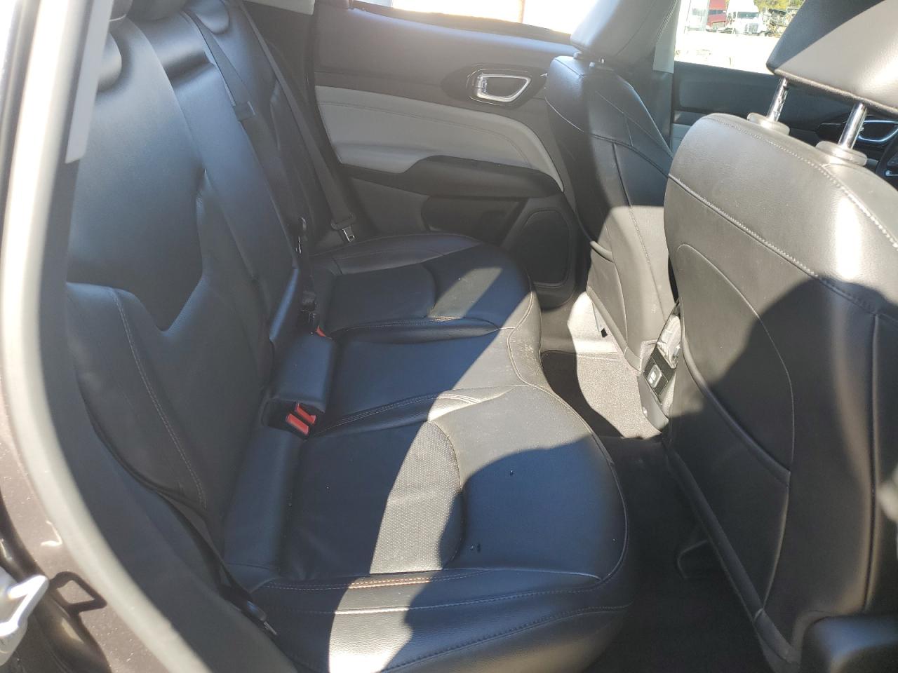 2022 Jeep Compass - Image 11