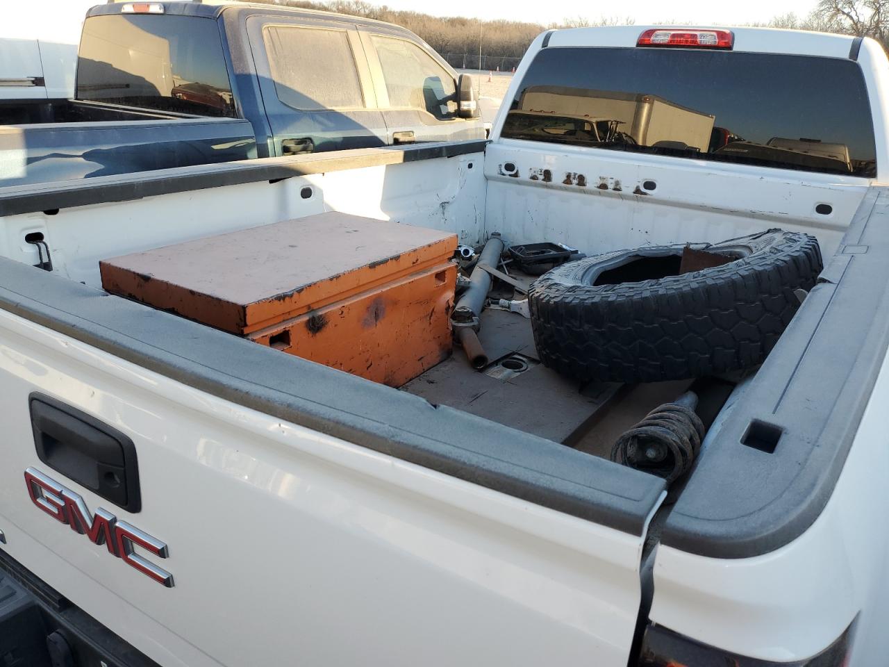 2018 GMC Sierra - Image 10