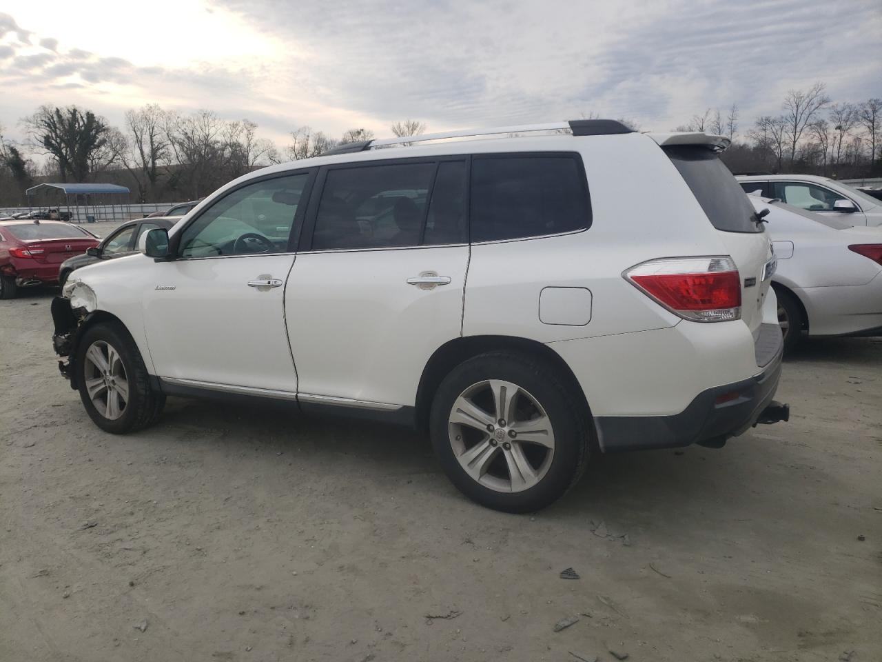 2013 Toyota Highlander - Image 2