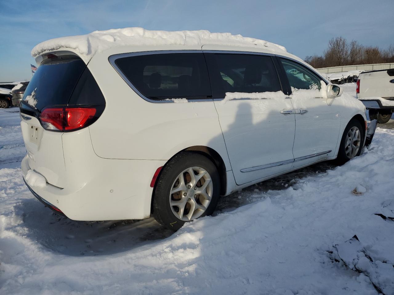 2017 Chrysler Pacifica - Image 3