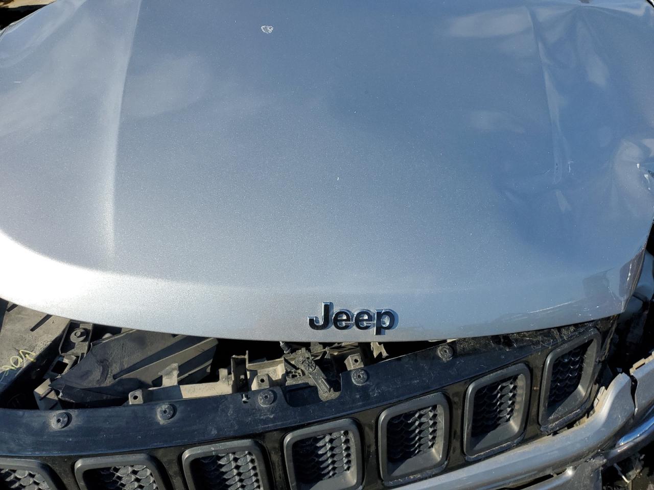 2018 Jeep Compass - Image 13
