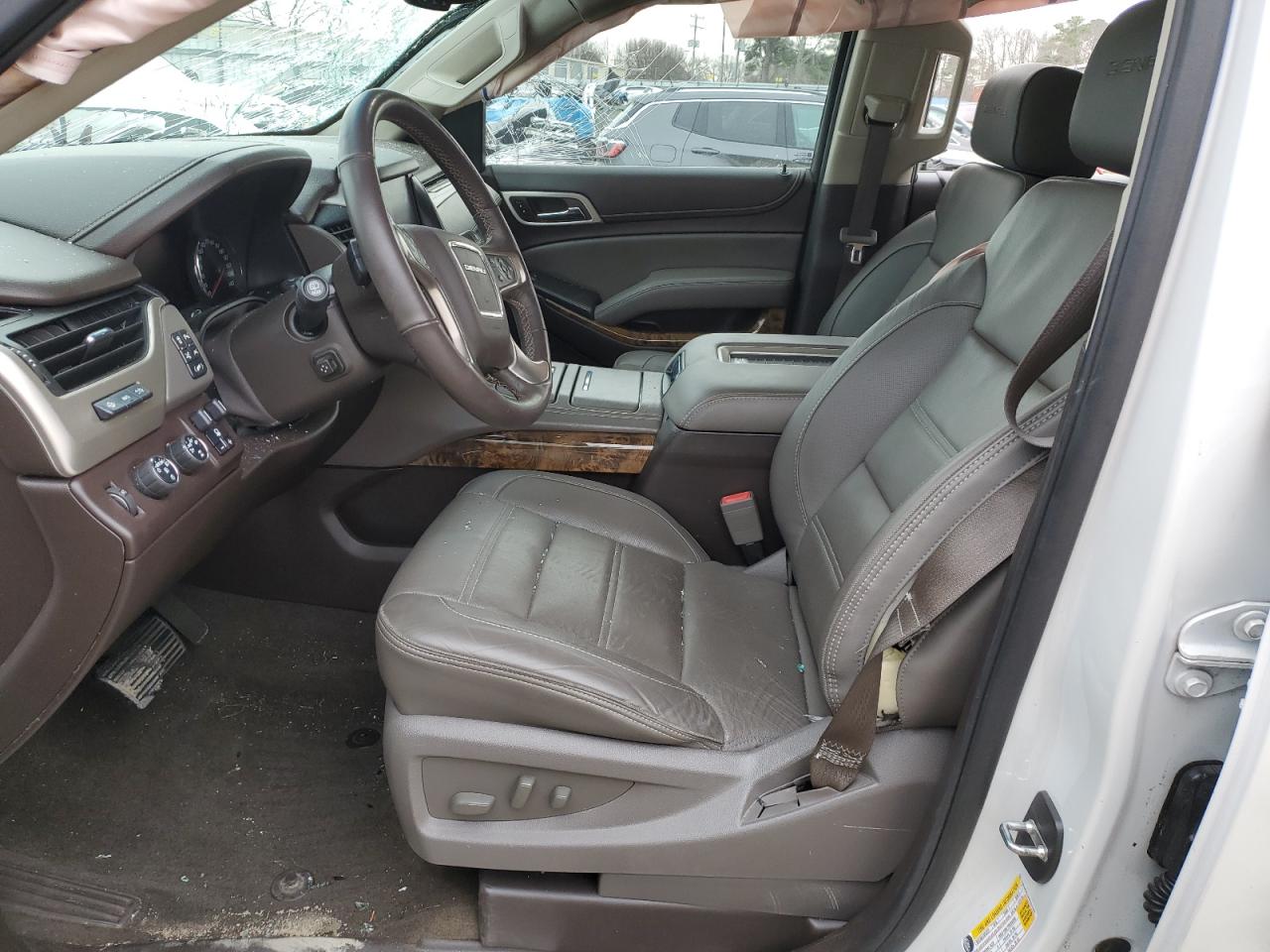 2016 GMC Yukon - Image 7