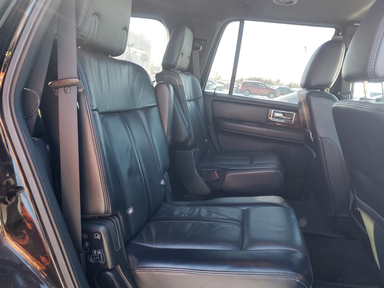 2017 Lincoln Navigator - Image 11