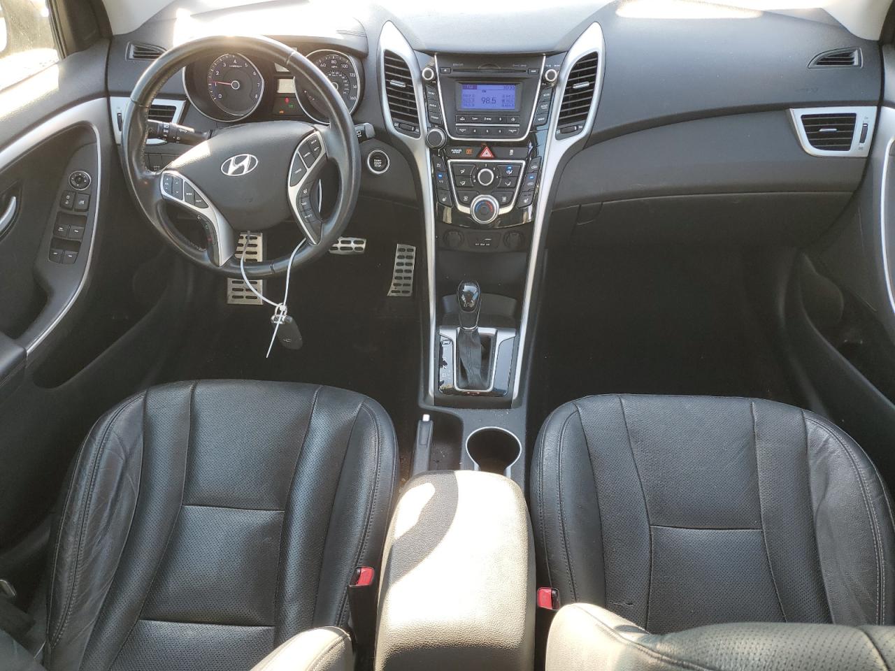 2015 Hyundai Elantra - Image 8