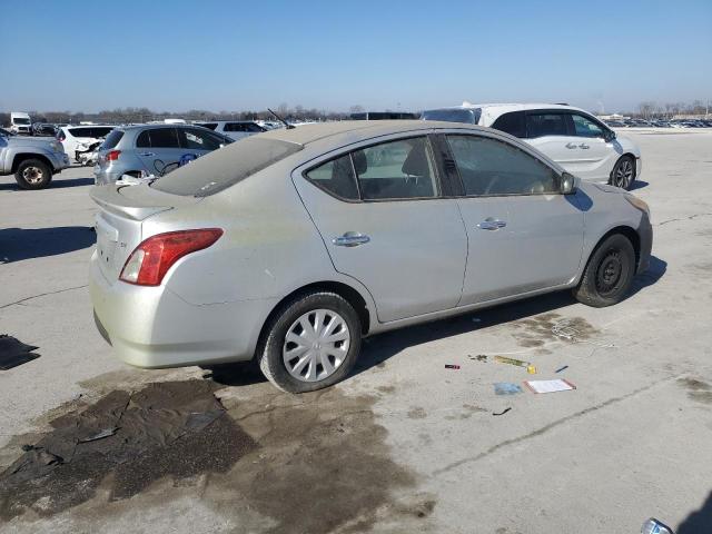  NISSAN VERSA 2018 Srebrny
