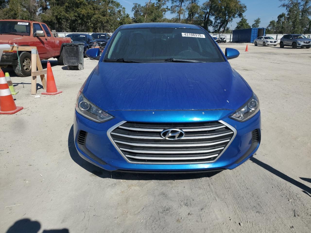 2018 Hyundai Elantra - Image 5