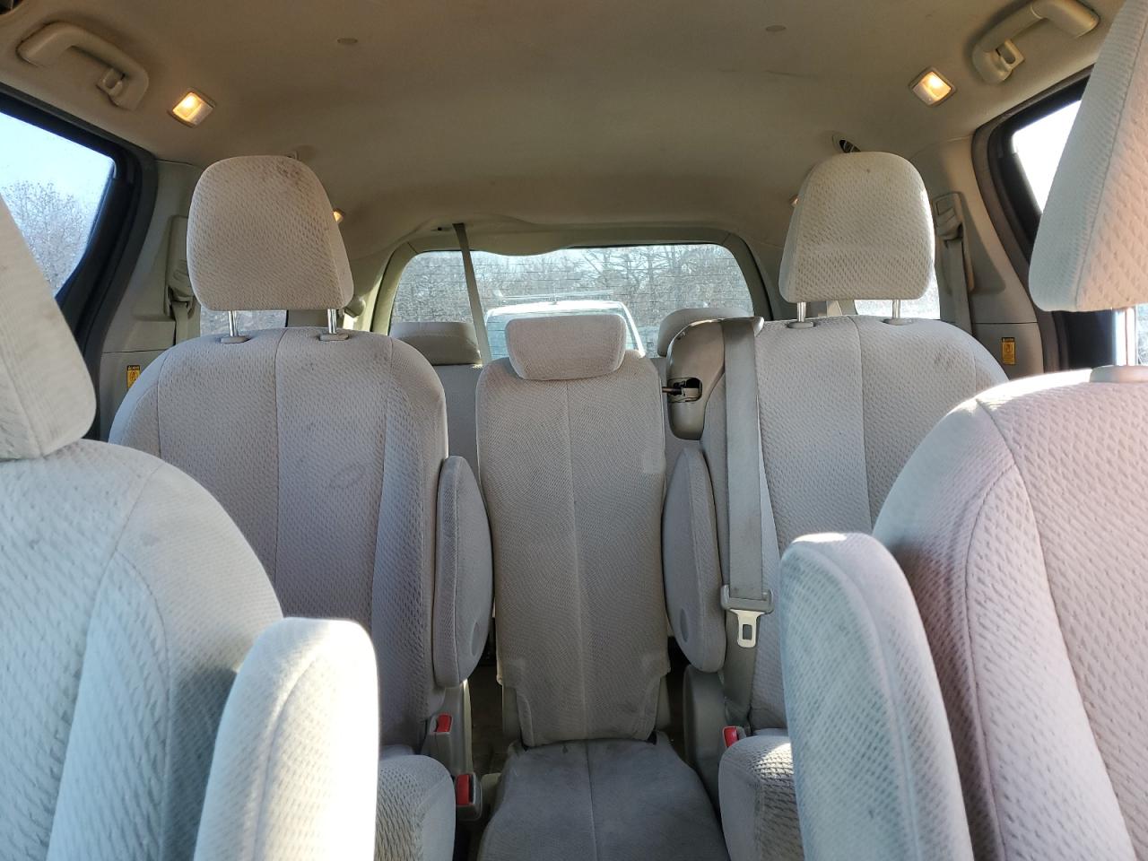 2012 Toyota Sienna - Image 10