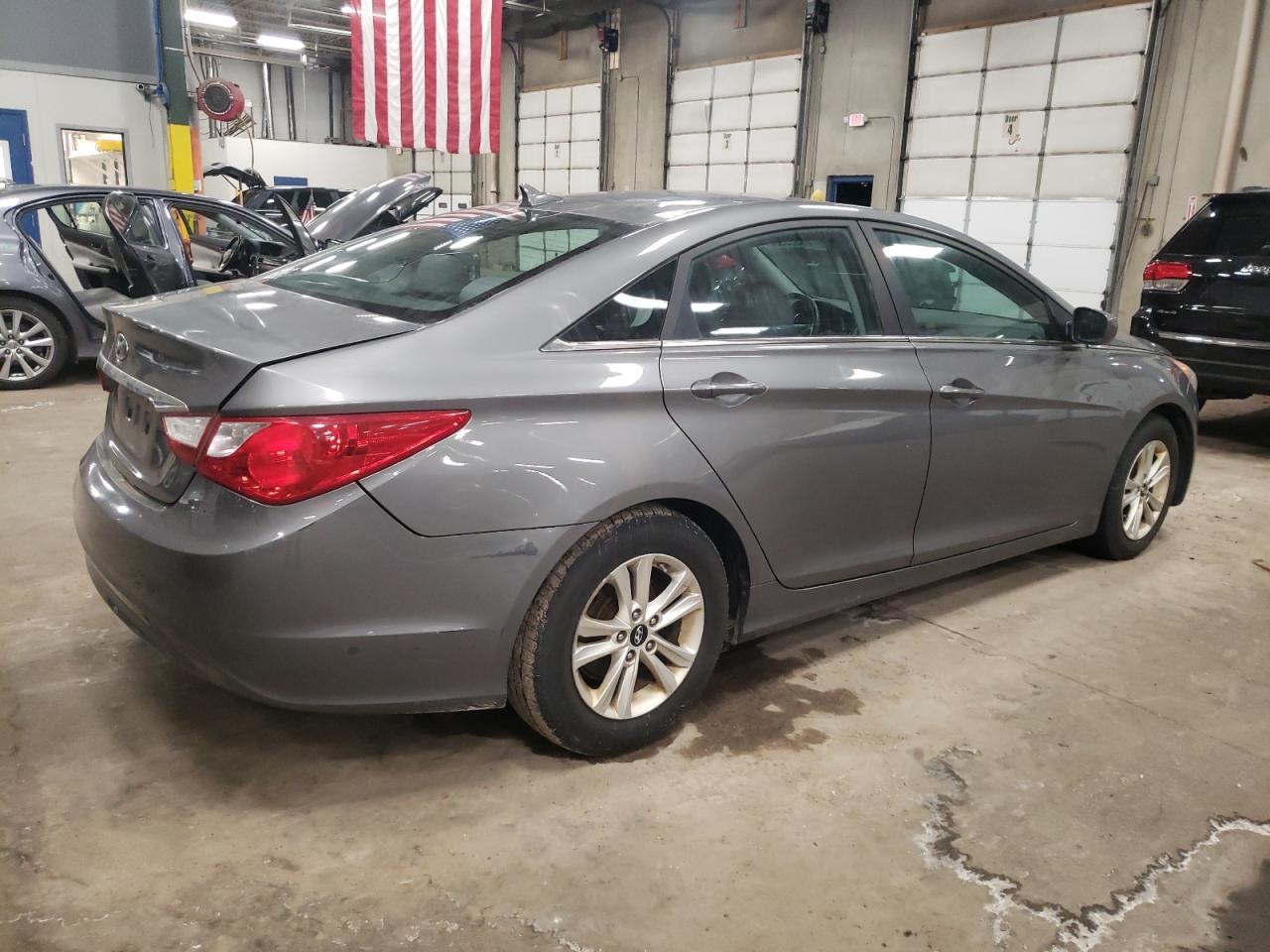 2011 Hyundai Sonata - Image 3
