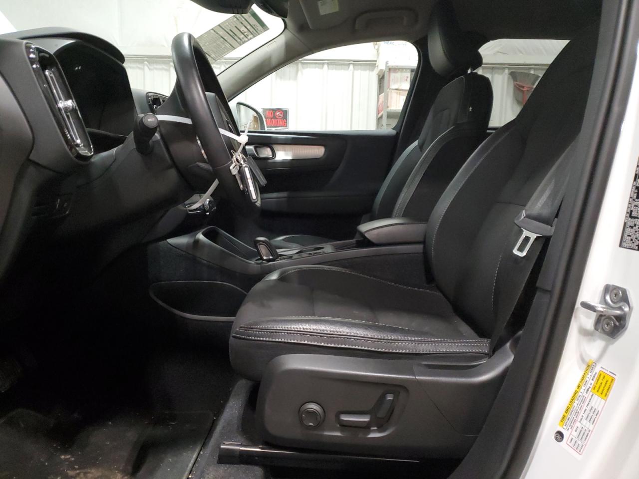 2020 Volvo XC40 - Image 7