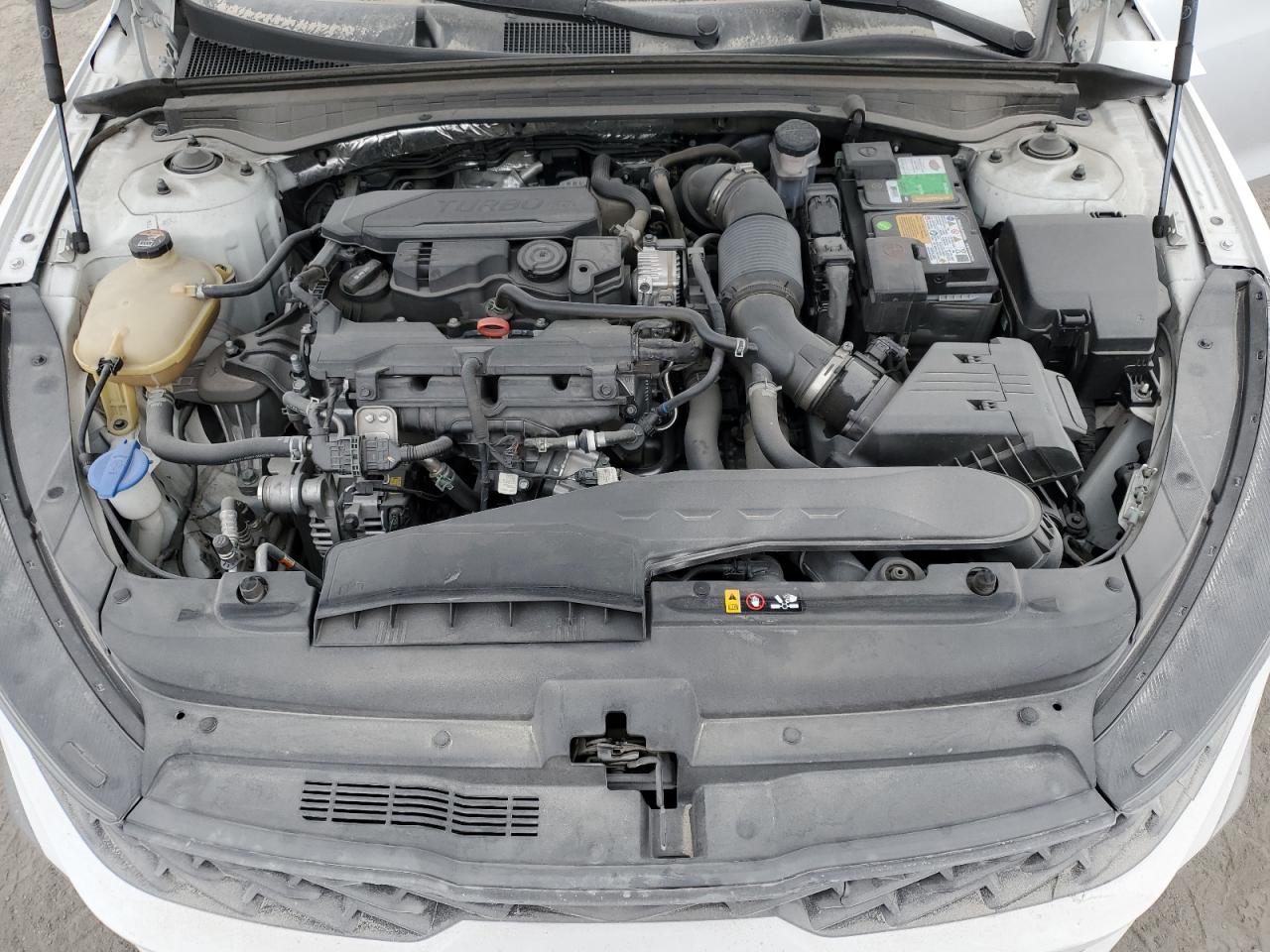 2022 Kia K5 - Image 13