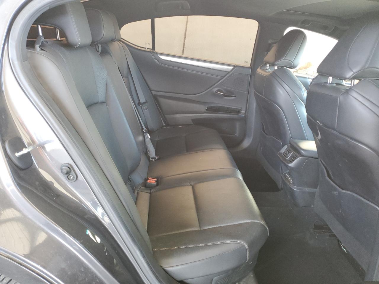 2023 Lexus ES - Image 10
