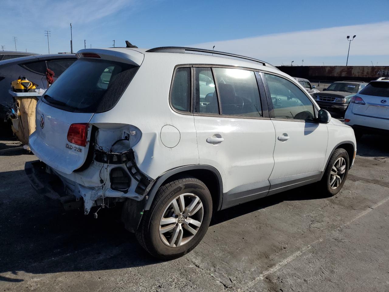 2015 Volkswagen Tiguan - Image 3