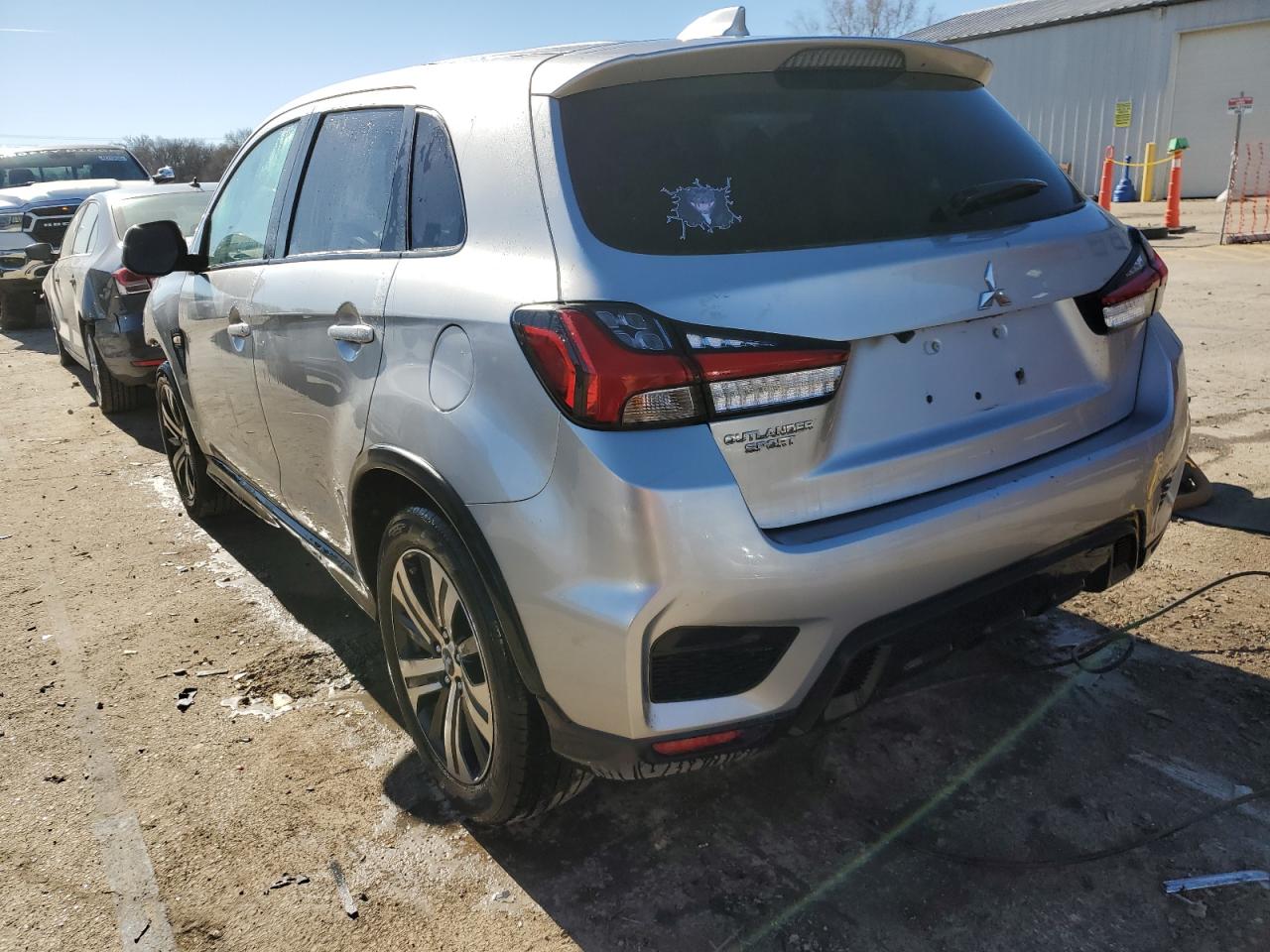 2020 Mitsubishi Outlander - Image 2