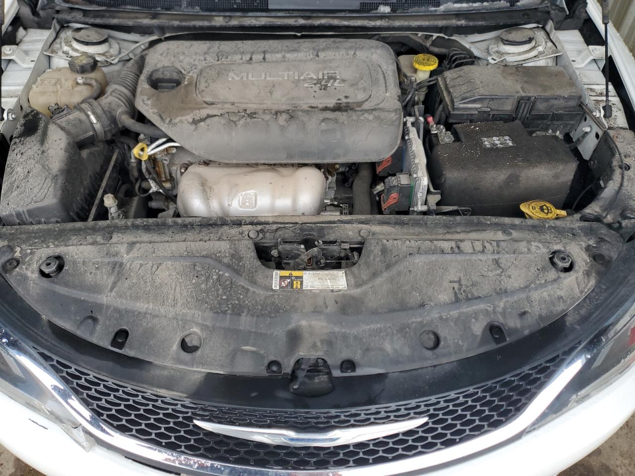 2016 Chrysler 200 - Image 11