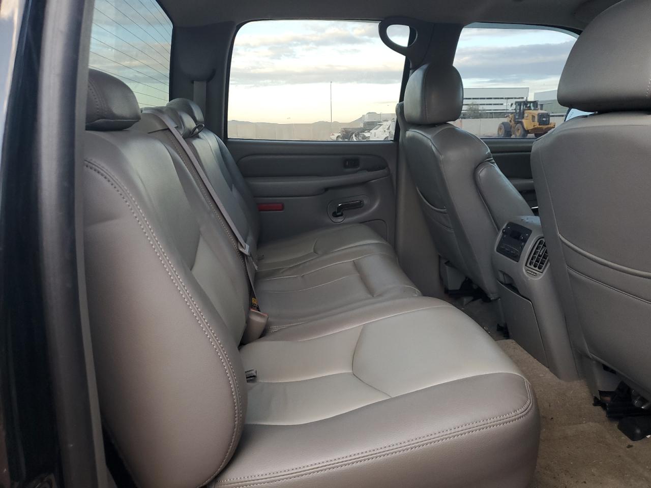 2006 GMC Sierra - Image 10