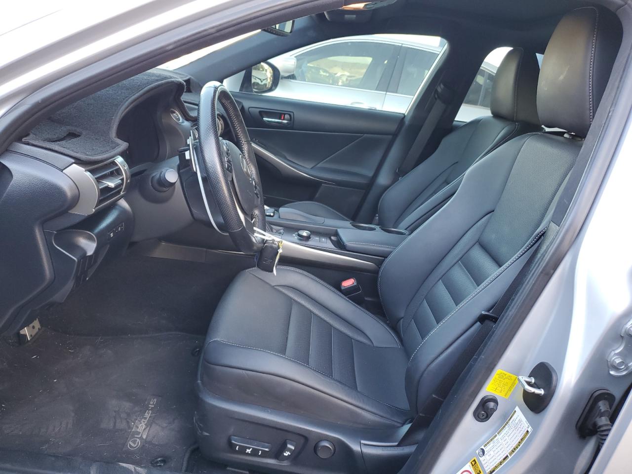 2016 Lexus IS - Image 7