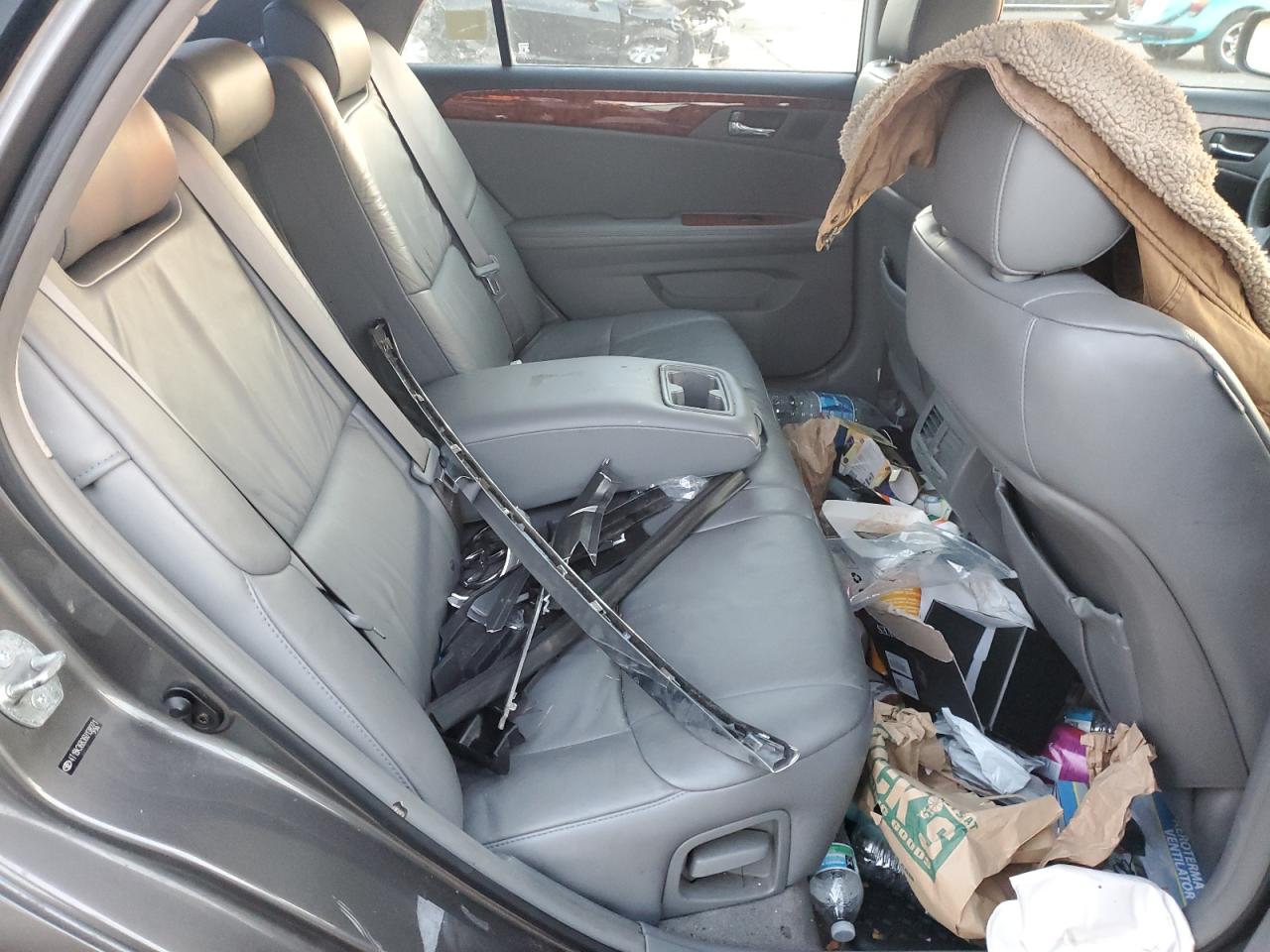 2006 Toyota Avalon - Image 10