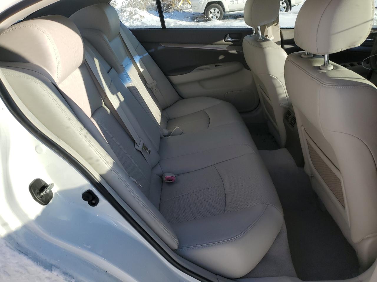 2012 Infiniti G - Image 10