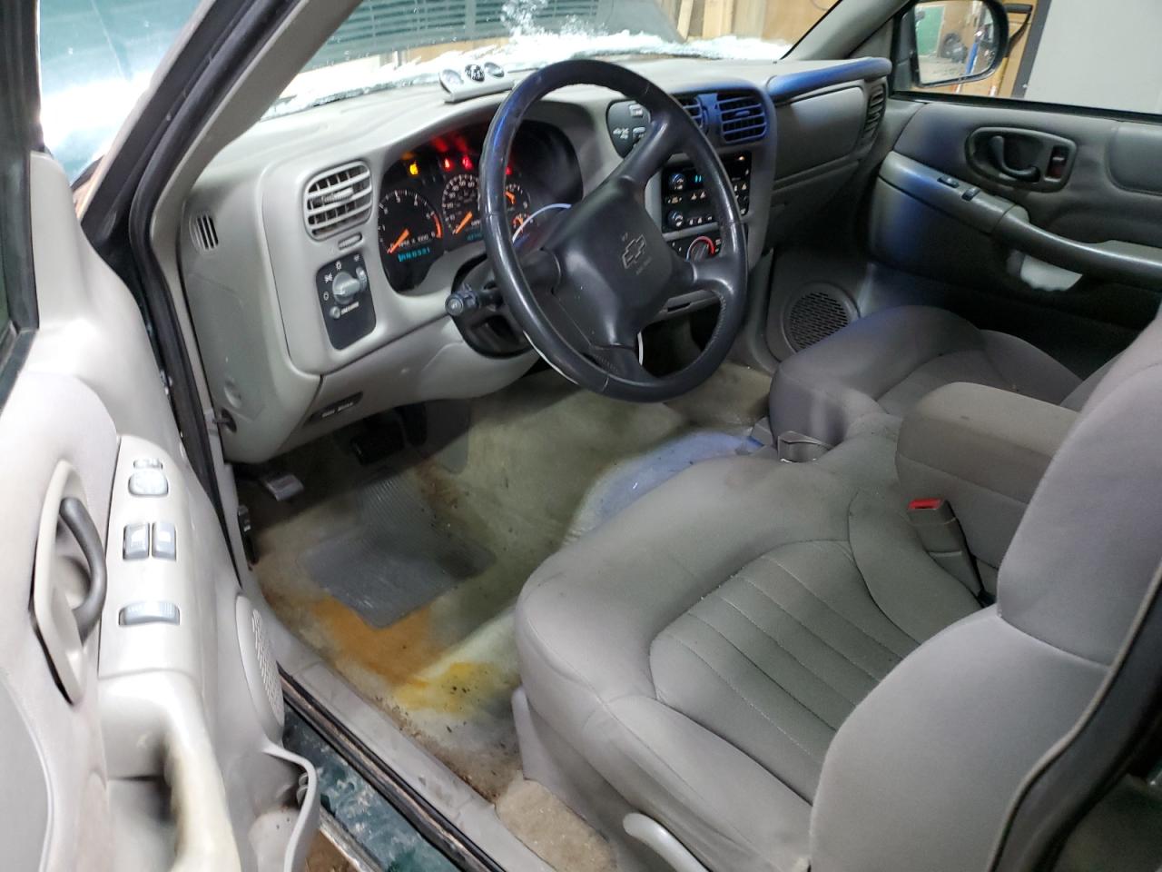 2003 Chevrolet S-10 Pickup - Image 8