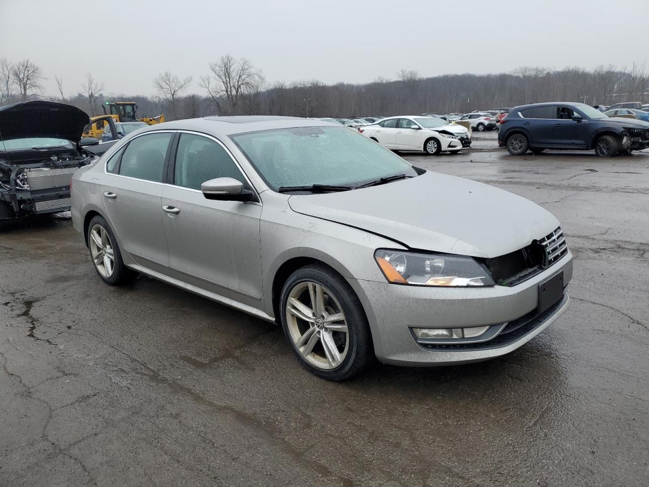 2014 Volkswagen Passat - Image 4