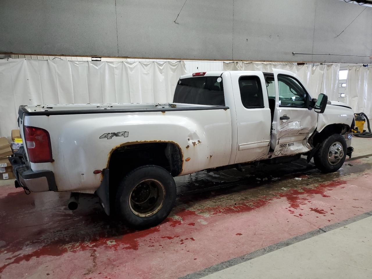 2011 Chevrolet Silverado - Image 3