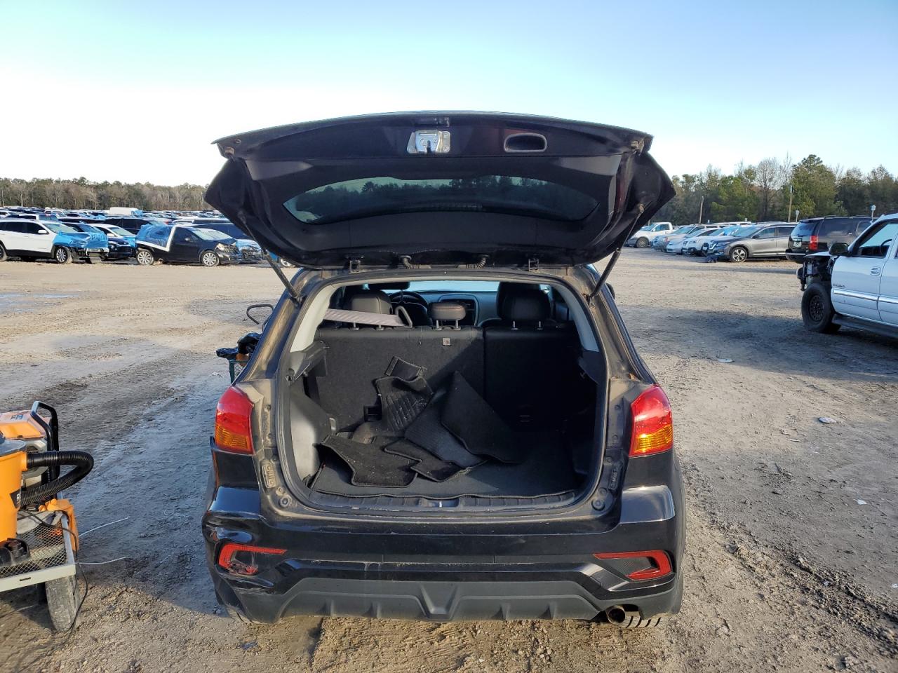 2018 Mitsubishi Outlander - Image 6
