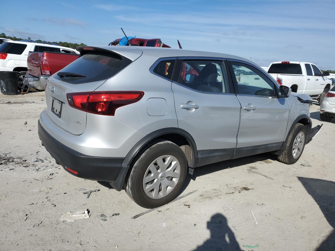 2018 Nissan Rogue - Image 3