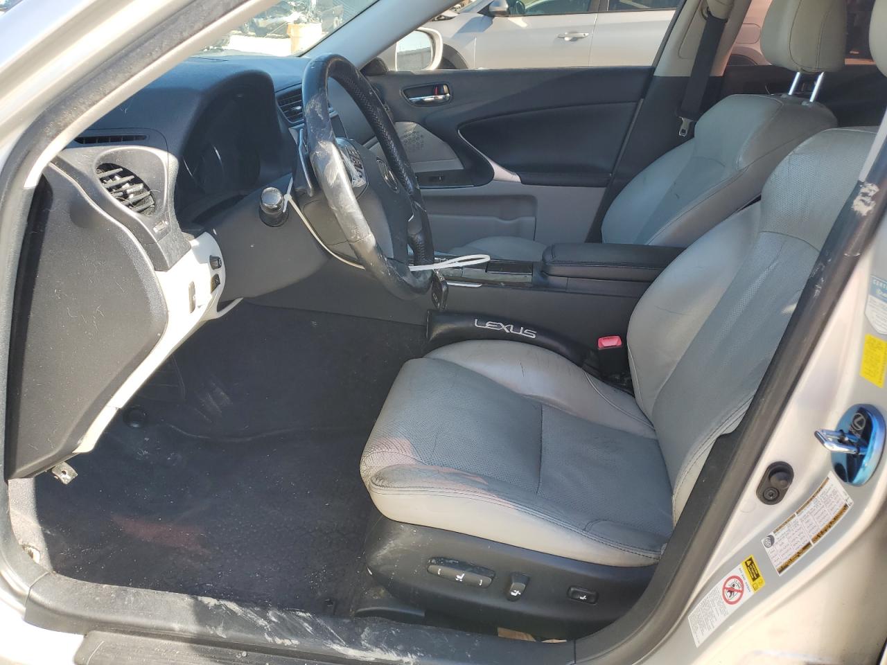 2011 Lexus IS - Image 7