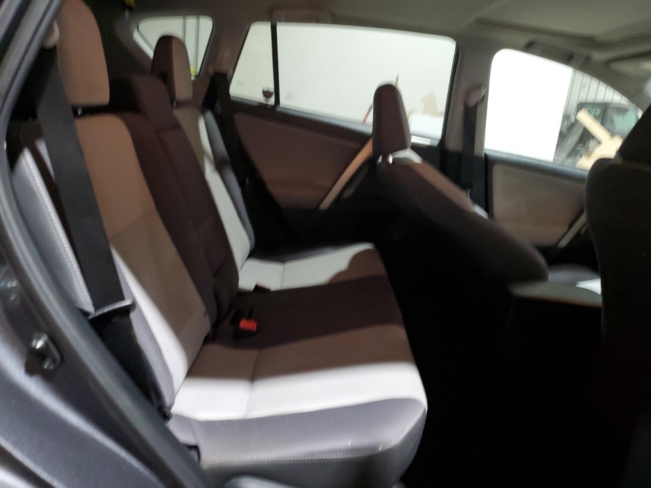2015 Toyota RAV 4 - Image 11