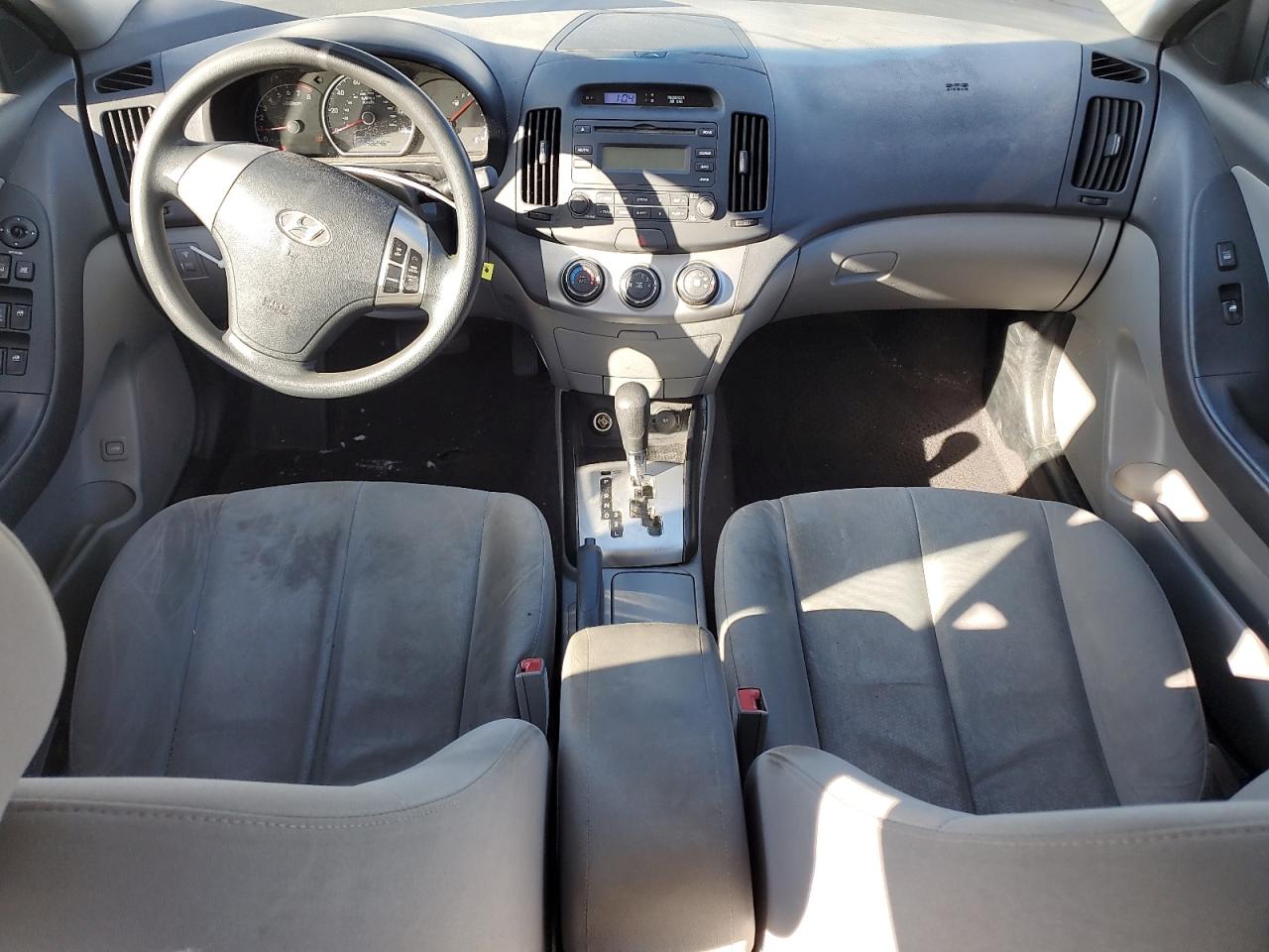 2010 Hyundai Elantra - Image 8