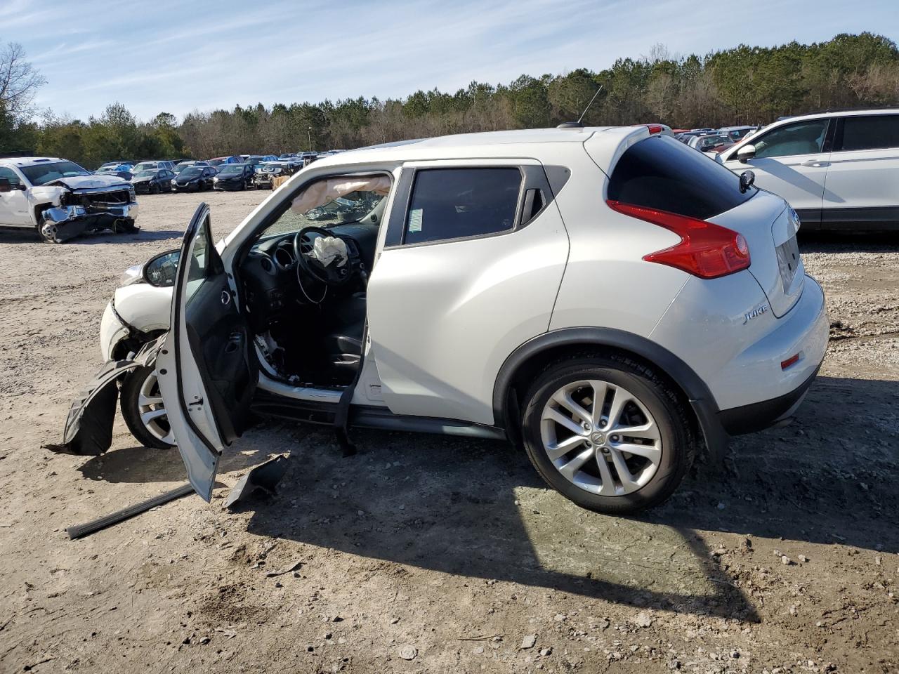 2013 Nissan Juke - Image 2