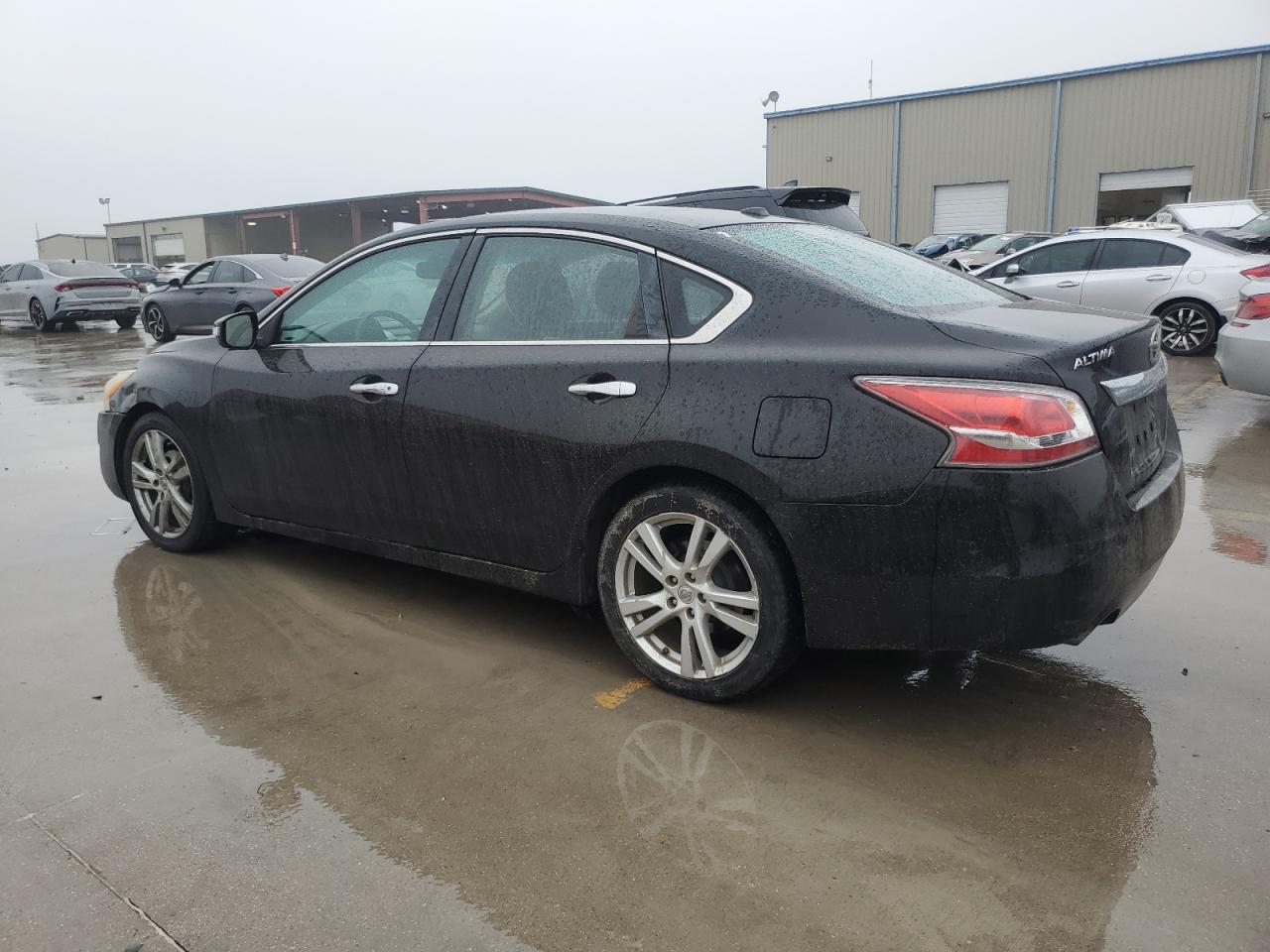 2015 Nissan Altima - Image 2