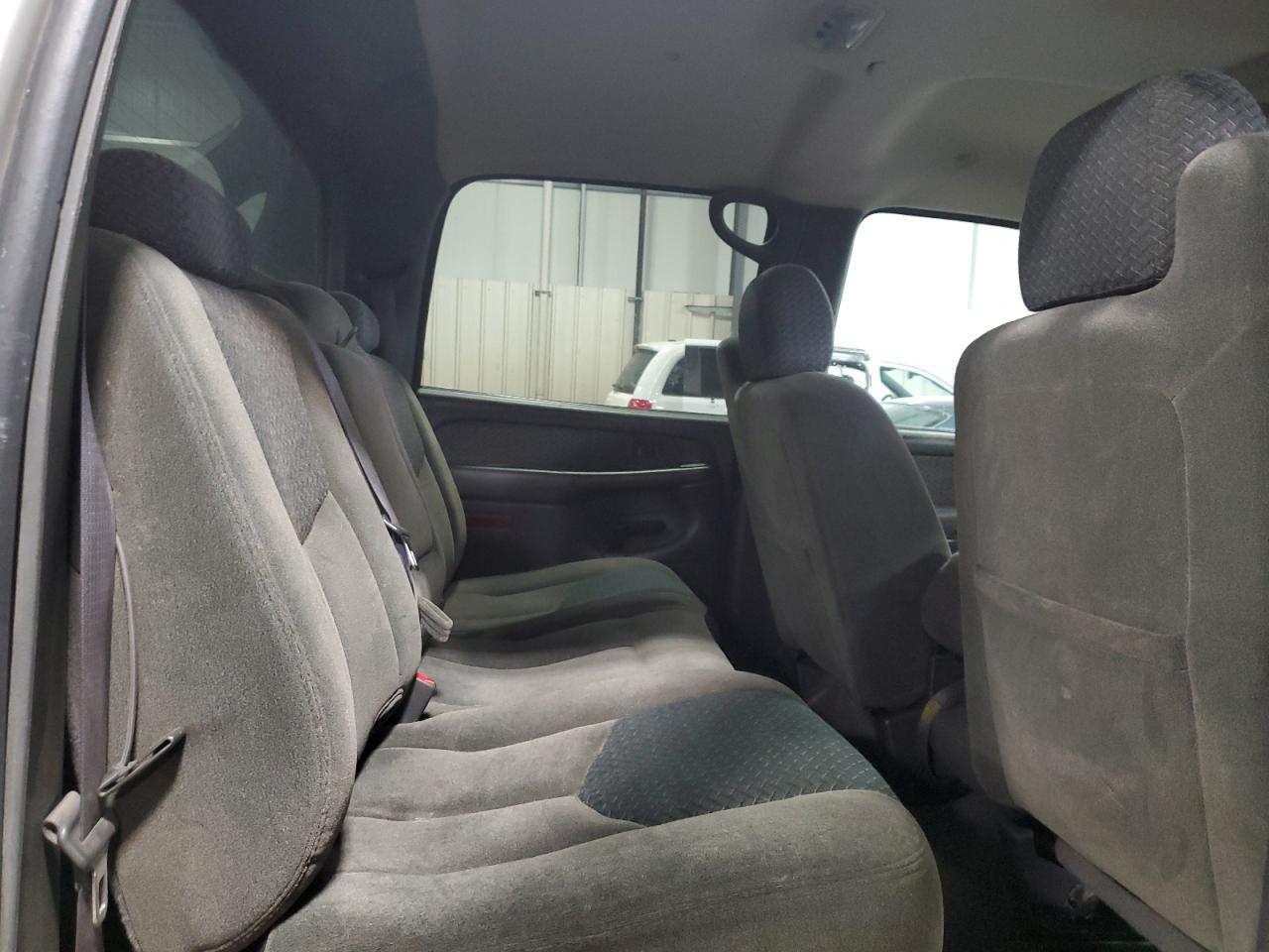 2004 Chevrolet Avalanche - Image 10