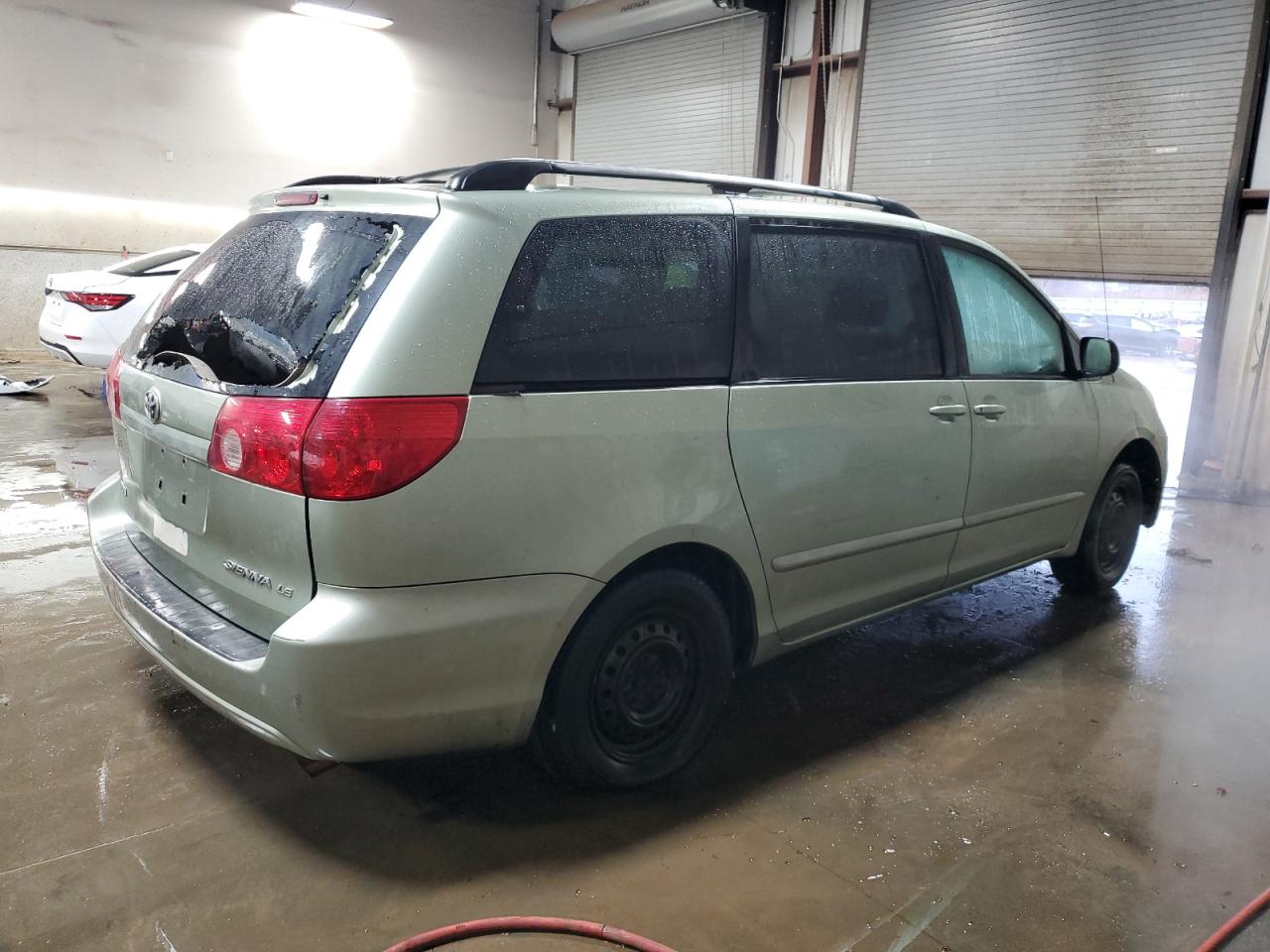 2008 Toyota Sienna - Image 3