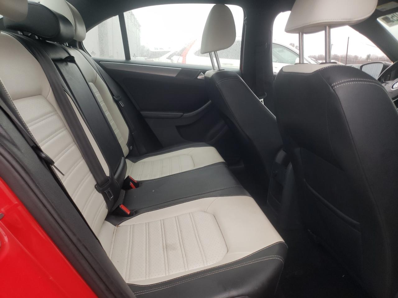 2016 Volkswagen Jetta - Image 10