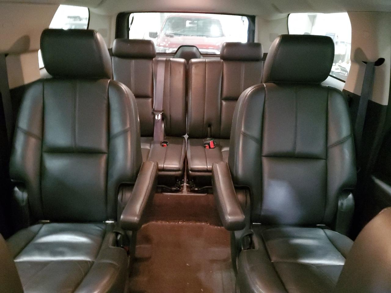 2012 Chevrolet Suburban - Image 10