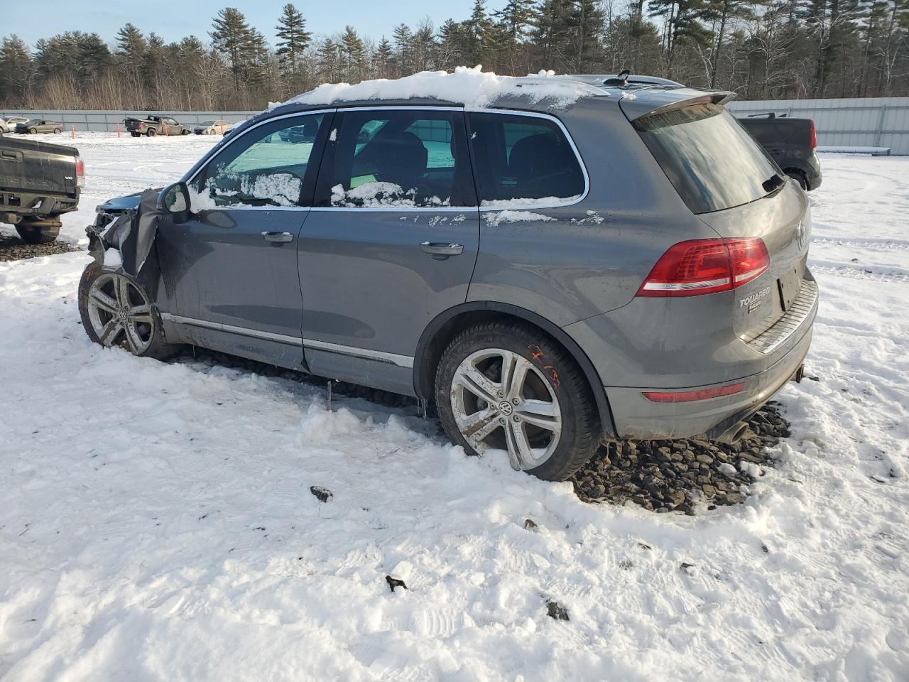 2014 Volkswagen Touareg - Image 2
