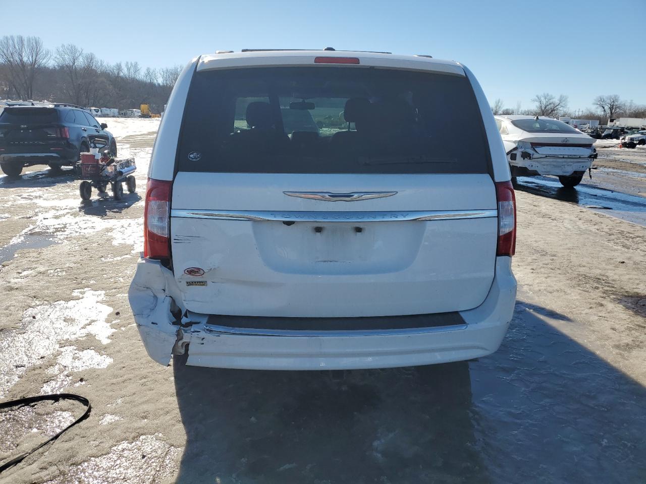 2016 Chrysler Town & Country - Image 6