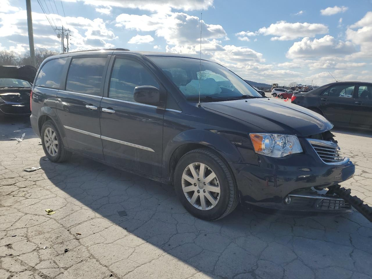 2015 Chrysler Town & Country - Image 4