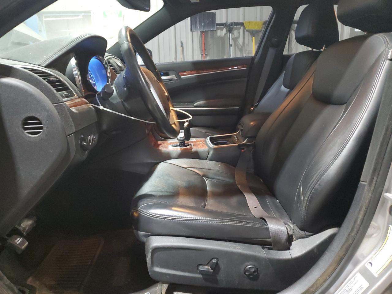 2014 Chrysler 300 - Image 7