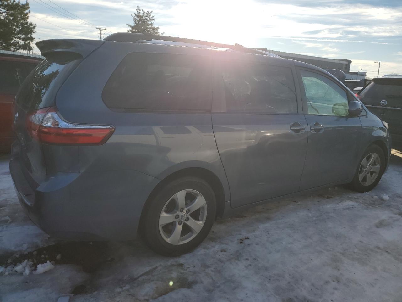 2015 Toyota Sienna - Image 3