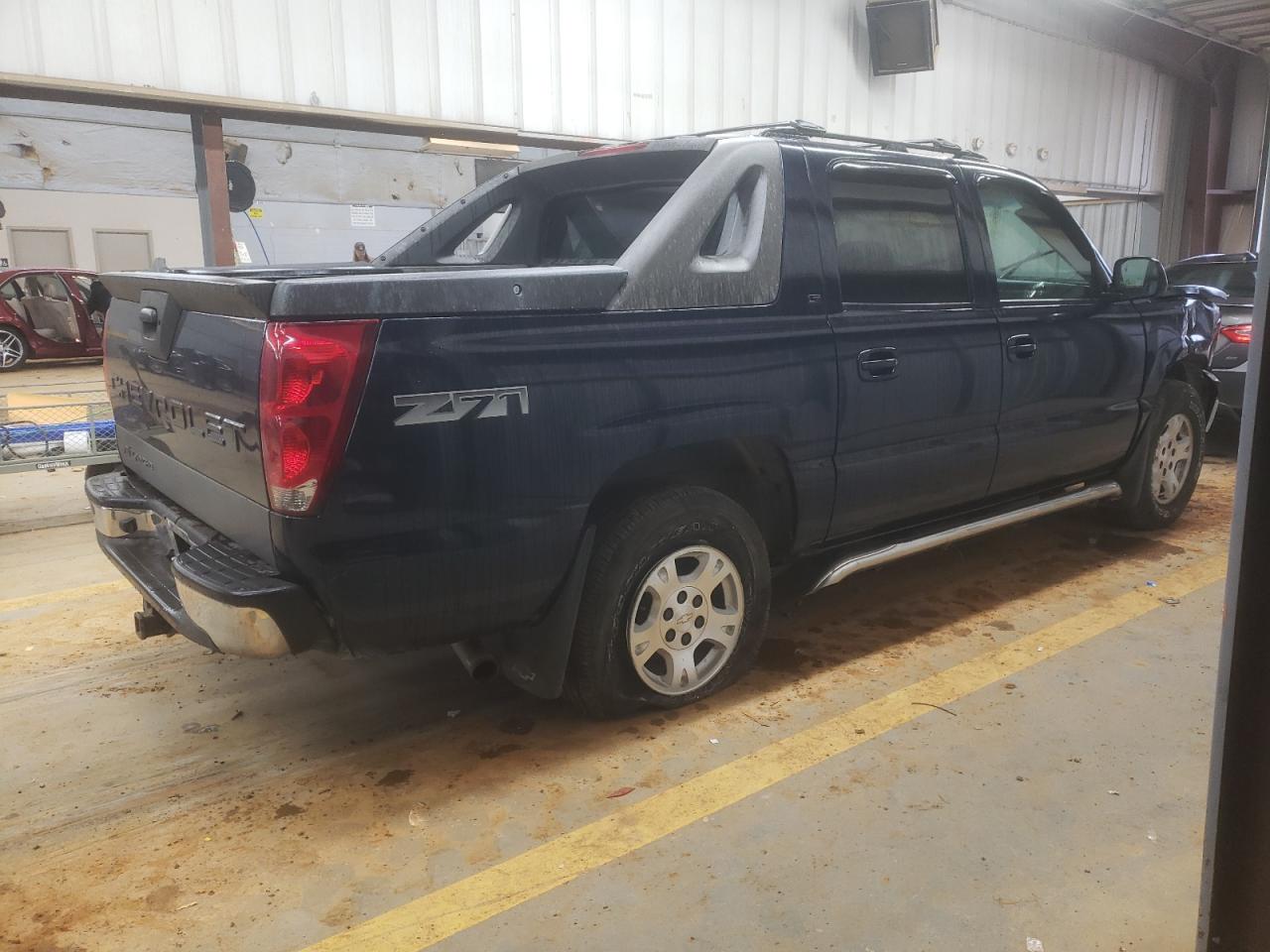2005 Chevrolet Avalanche - Image 3