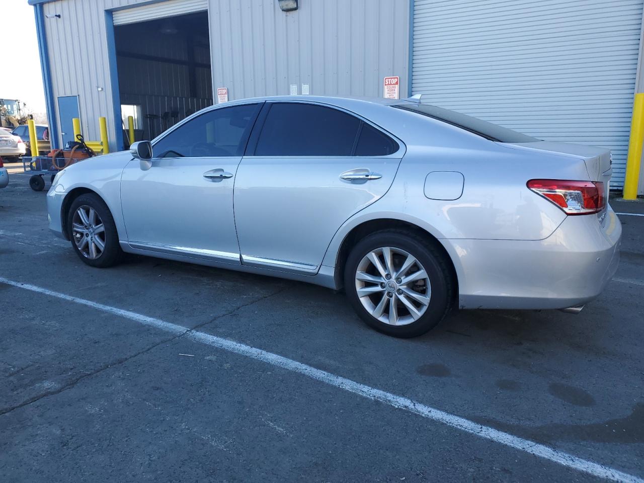 2010 Lexus ES - Image 2