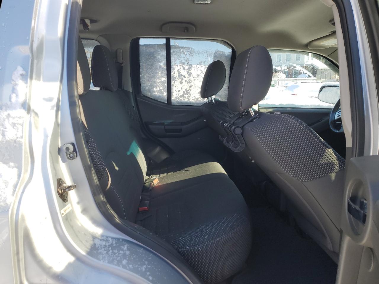 2015 Nissan XTerra - Image 11