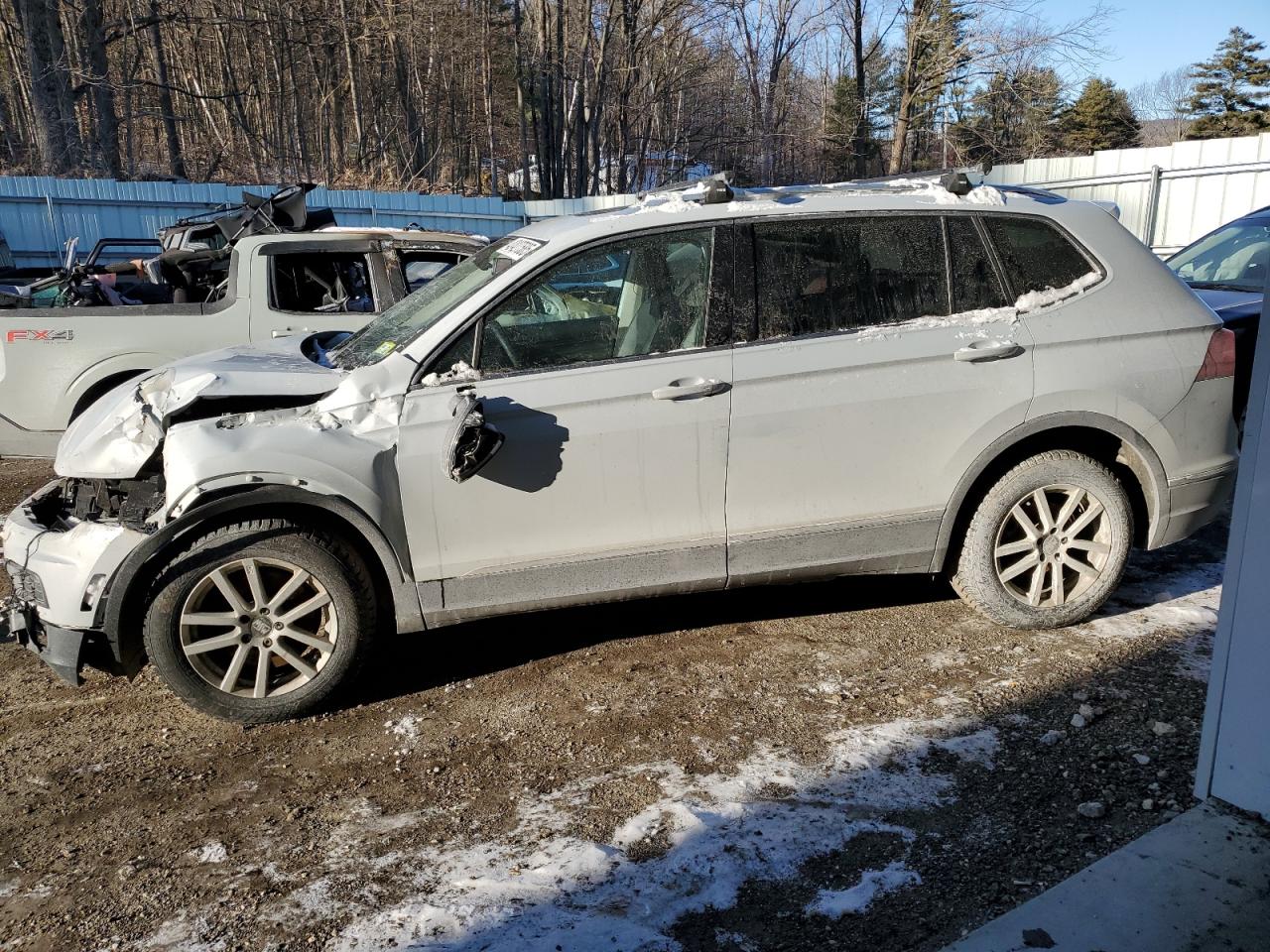 2018 Volkswagen Tiguan - Image 2